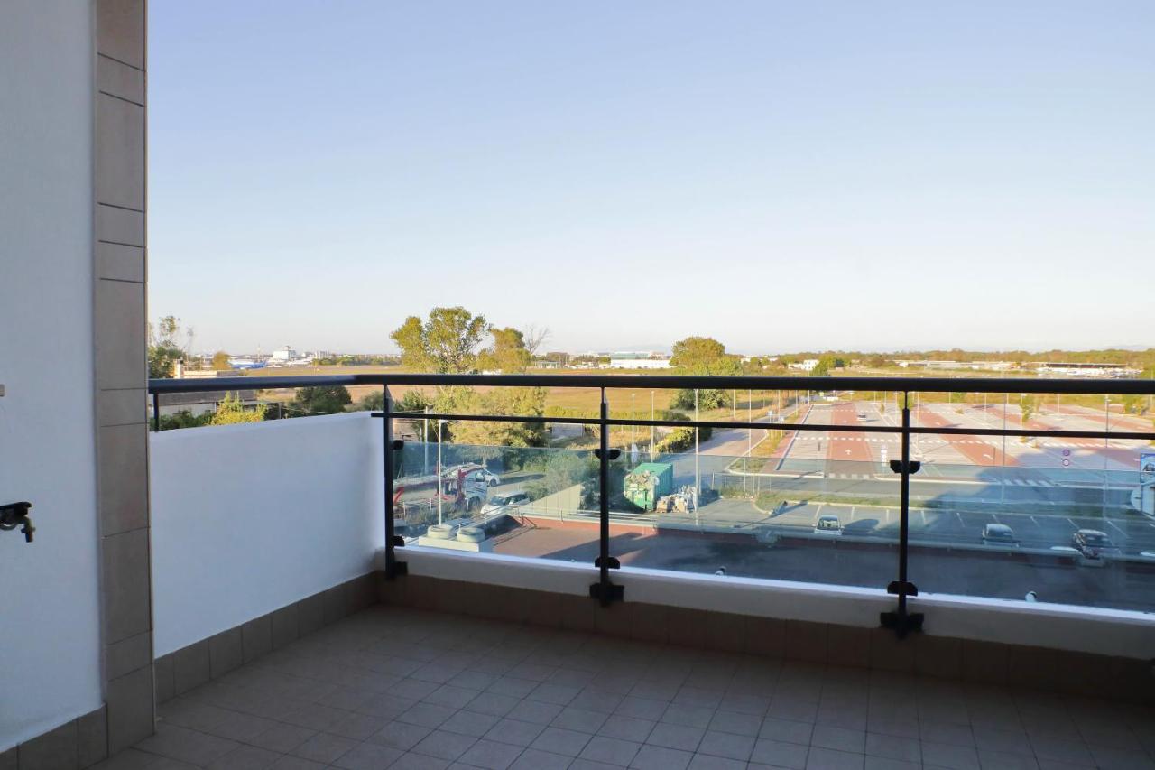 Bilocale Con Vista Sull'Aeroporto - Comodo Per Il Viaggio Fiumicino Esterno foto